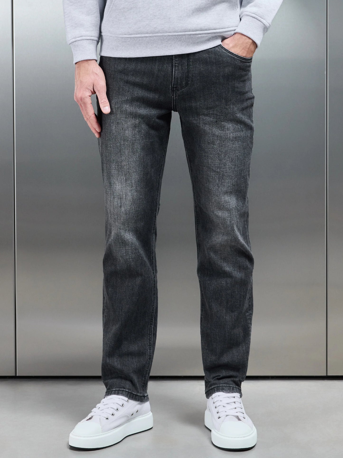 Relaxed fit denim jeans