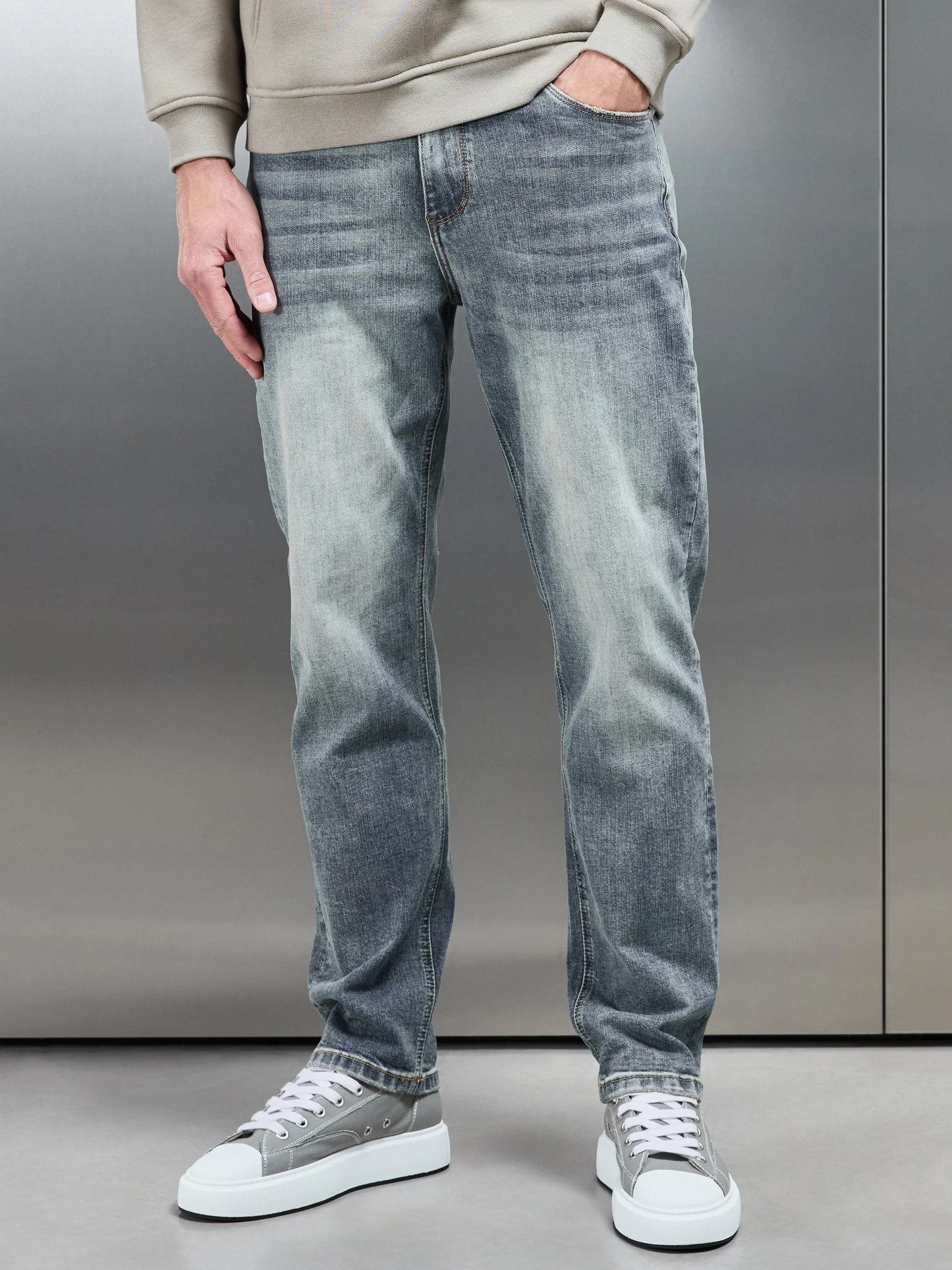 Relaxed fit denim jeans